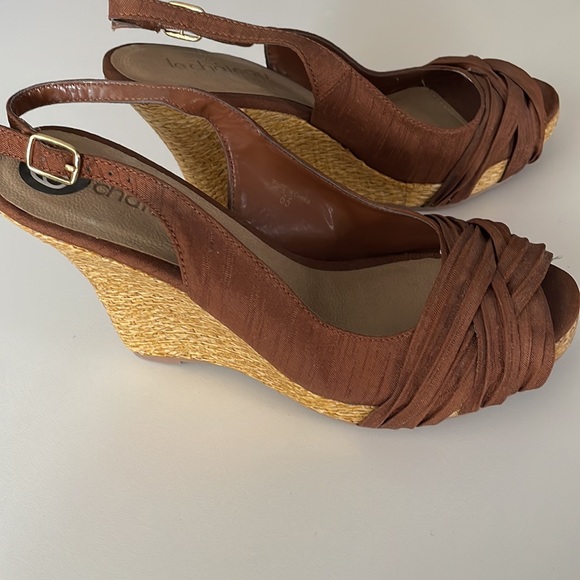 Le Château wedges - Picture 2 of 5